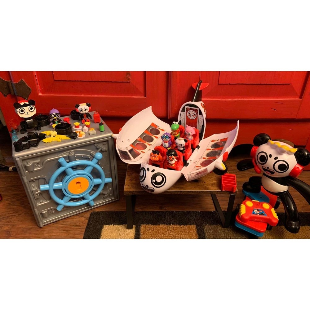 Ryans World LRGE LOT Airplane Mystery Spy Vault Stunt Skateboard 8 Char Lego EUC